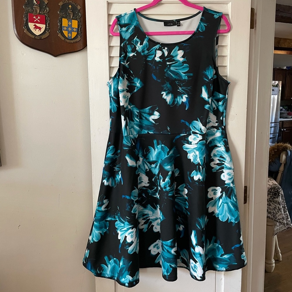 Apt 9 1x Black and Blue floral dress
